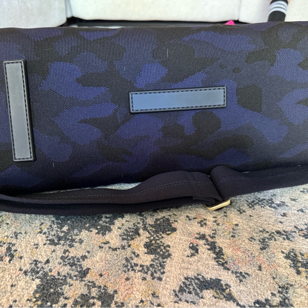 Rothy's Blue Midnight Camo Overnighter Travel Bag EUC - Picture 4 of 6